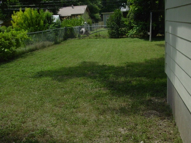 Building Photo - 617 Conway Dr