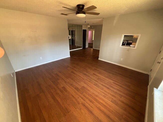 Building Photo - Spacious 4-Bed, 2-Bath Home with Yard and Prime Tallahassee Location