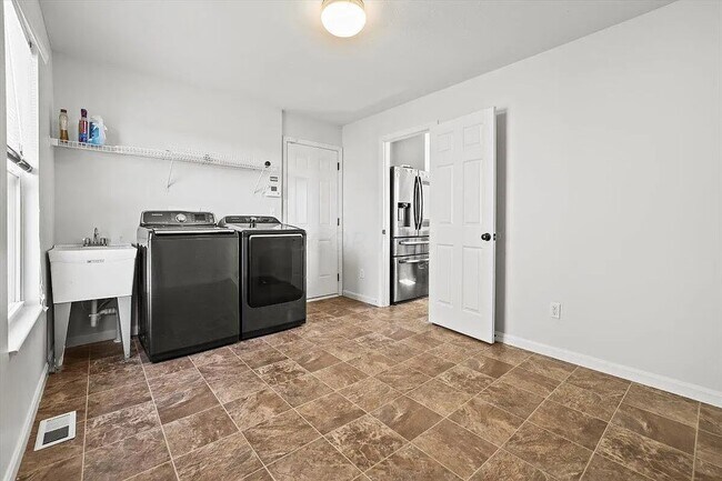 Building Photo - 1571 Morrison Farms Dr