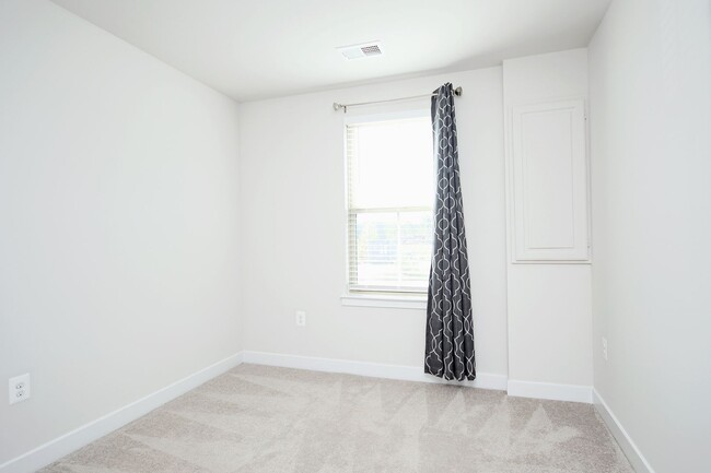 Building Photo - Pet Friendly Rivanna Village Townhome (Lea...