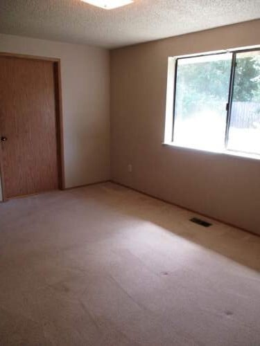 Building Photo - 2 Bedroom 1 Bathroom Rambler walking dista...