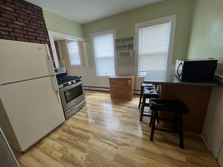 Building Photo - 85 Vinton St