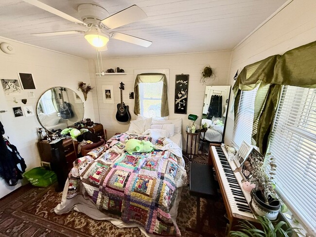 Building Photo - Easy St. Two Bedroom