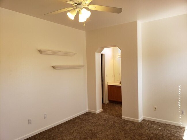 Building Photo - North Valley/Stead Three Bedroom Home 