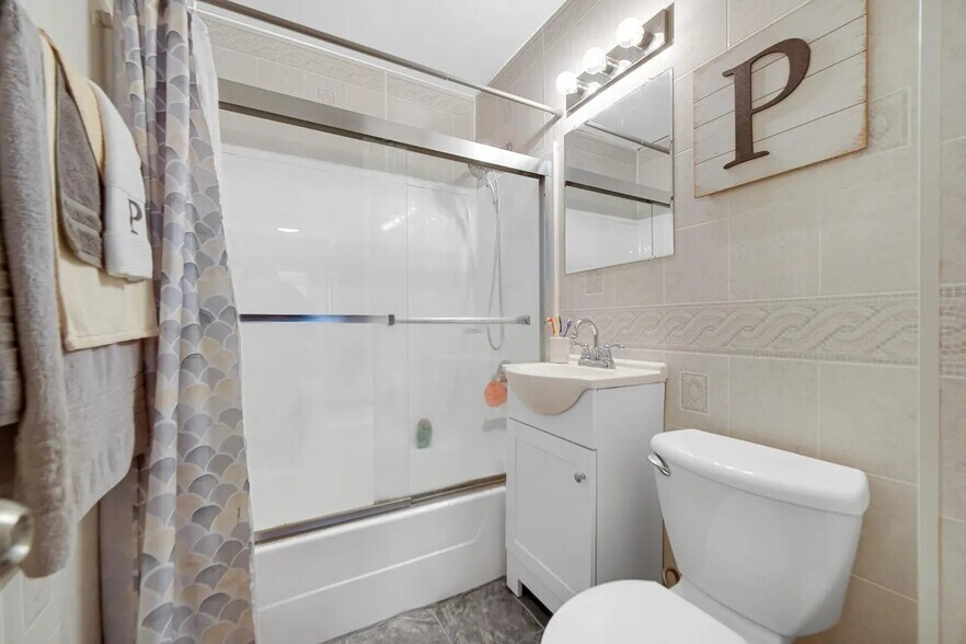 Bathroom - 10 Walnut Pky