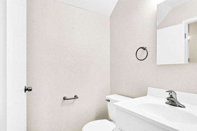 Building Photo - Great three bedroom townhome in UTC! Avail...