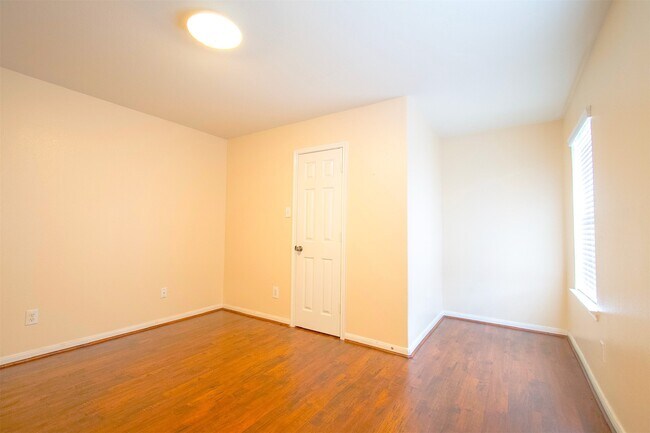 Building Photo - 15602 Waumsley Way