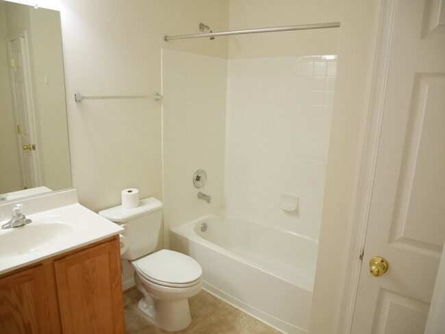 Building Photo - 2 Bedroom Townhome Located In Baltimore Ci...