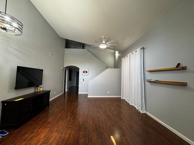 Building Photo - 4 BEDROOM WITH POOL IN DYNAMITE RANCH