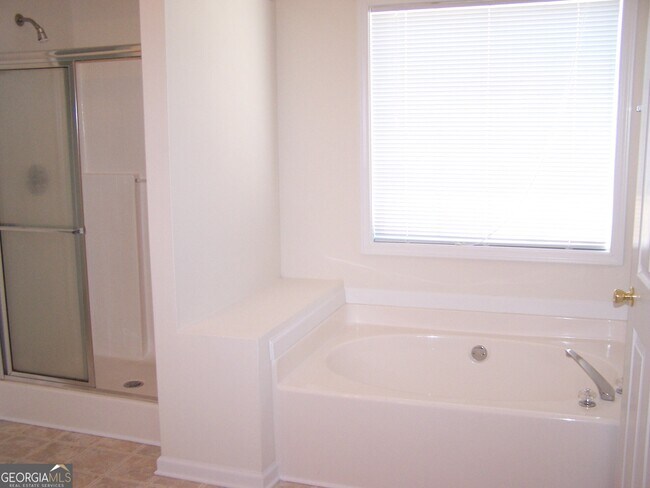 Building Photo - 510 Montrachet Ct