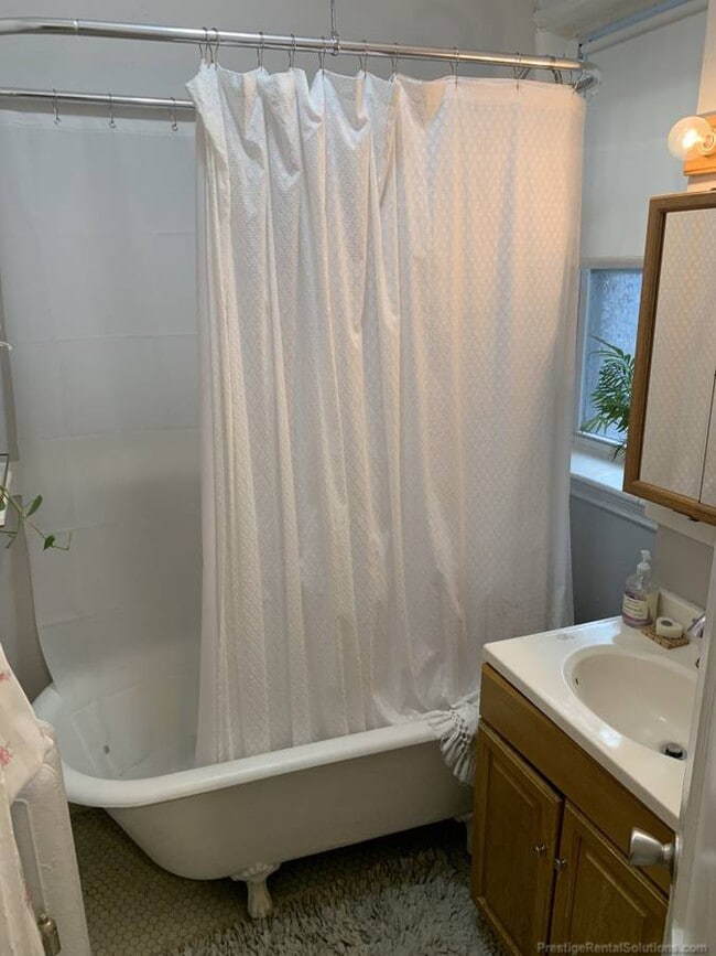 Building Photo - 95 Gordon St