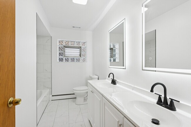 Building Photo - 645 Justina St