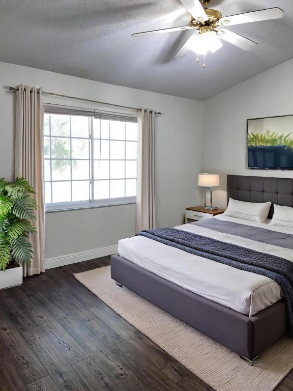 Building Photo - 7617 Tamarind Ave