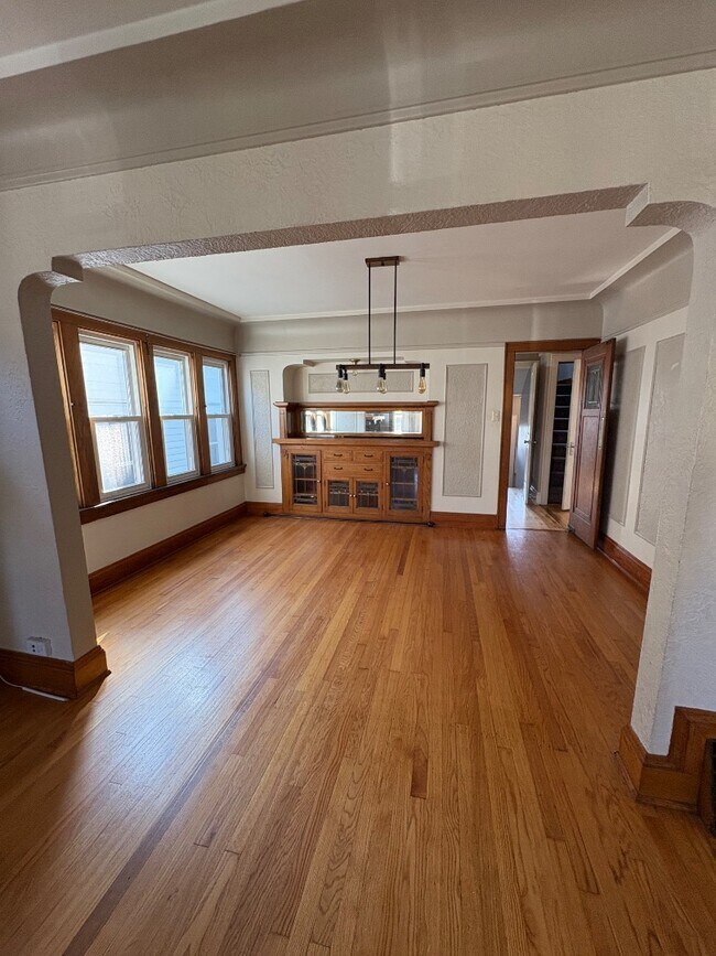 Building Photo - 1219 S 50th St