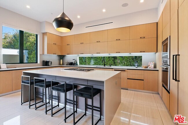 Building Photo - 6347 Maryland Dr