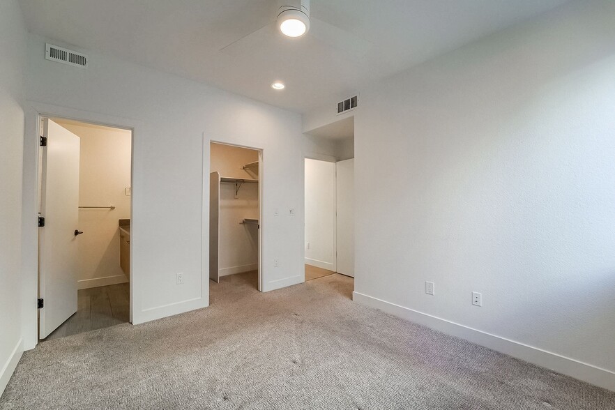 Building Photo - 2828 W 25th Ave