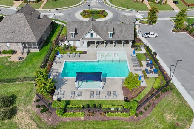 Building Photo - FOR LEASE - 3 bed, 2.5 bath, 1679 sqft townhome