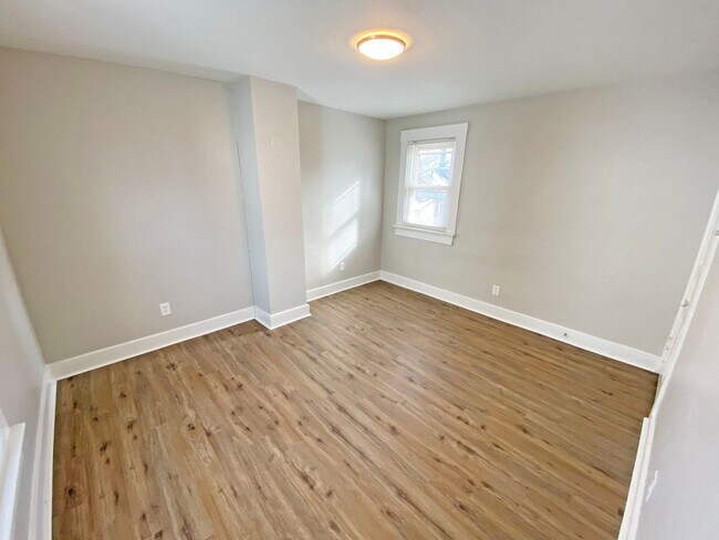 Building Photo - Burkhardt Home : **MOVE-IN SPECIAL: 100% O...