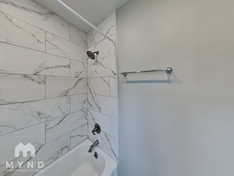 Building Photo - 611 Darlene Dr