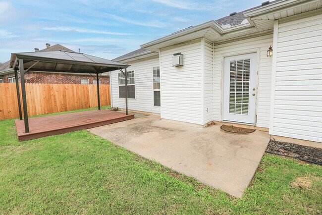 Building Photo - 303 Cross Ln