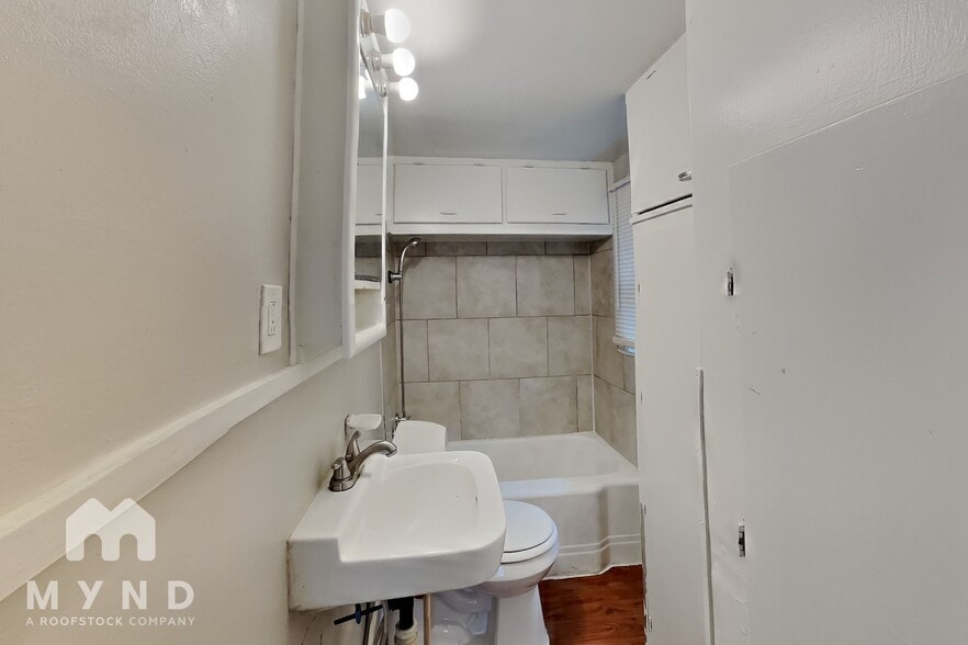 Building Photo - 2105 26th St