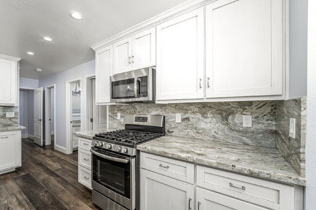 Building Photo - "Turnkey and Fully Remodeled Beachside Retreat with Cozy Fireplace & Modern Amenities in Newport ...