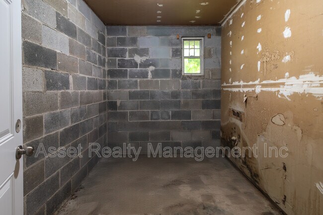 Building Photo - 2647 Selma Ave