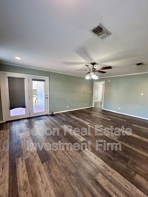 Building Photo - 3715 Greenway Pl