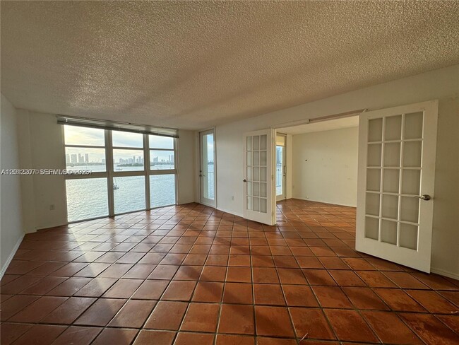 Building Photo - 1228 West Ave