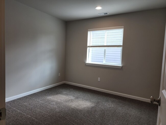 Building Photo - Yelm Creek Estates, 4 Bedroom, 2.5 Bathroo...