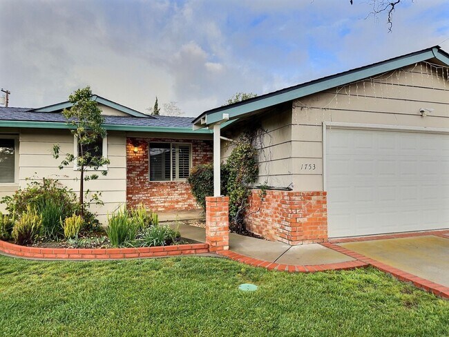 Building Photo - 3BD/2BA - Charming Home in Sunnyvale with Spacious Backyard