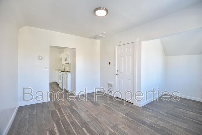 Building Photo - 627 23rd St