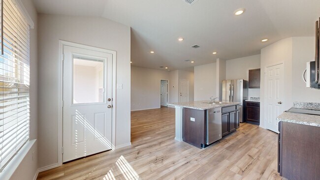 Building Photo - LIKE BRAND NEW HOUSE FOR RENT IN TROY!!!