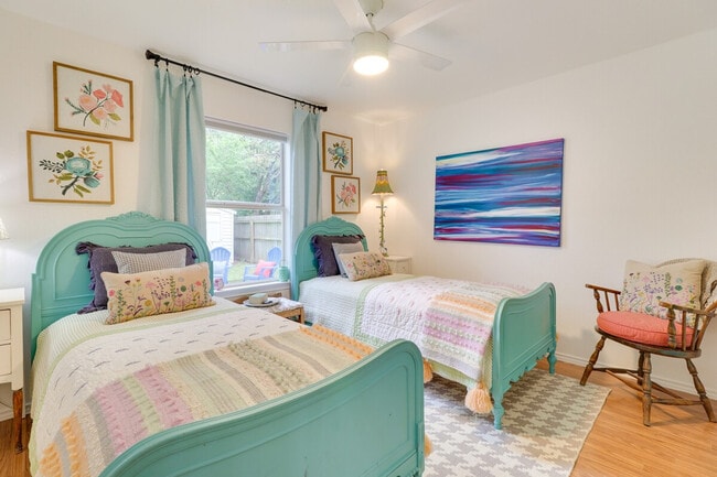 Building Photo - 1208 E 3rd St