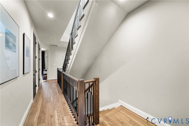 Building Photo - 441 W 7th St