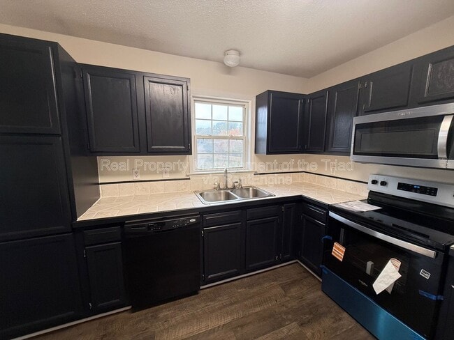 Building Photo - 107 Johnia Ct