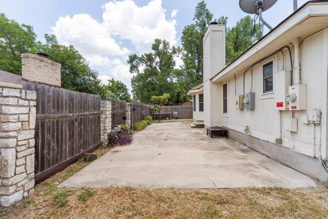 Building Photo - 13213 Villa Park Dr