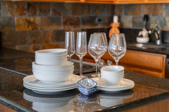 Building Photo - Mokuleia Sands #501 – Furnished 1BR/1BA | Ocean Views | Available Now