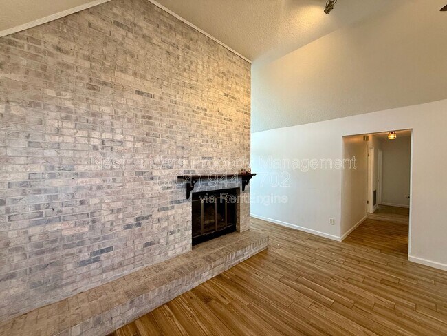 Building Photo - 7007 Holiday Hill Ct