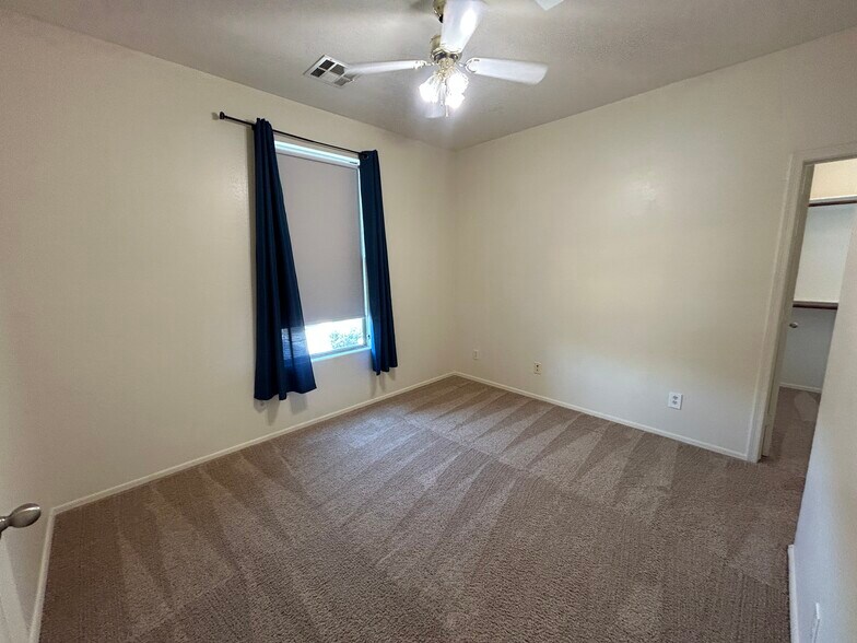Building Photo - 3161 S Southwind Dr
