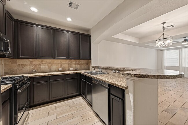 Building Photo - 8314 Columbia Forest Dr