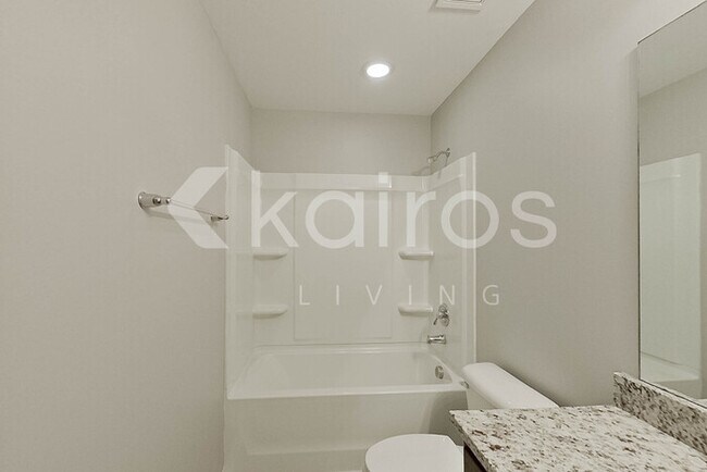 Building Photo - 105 Colonial Wy