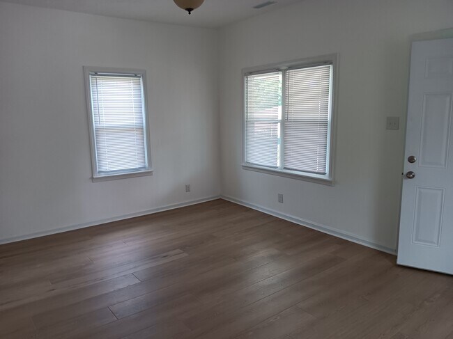 Living Room - 514 S 8th St