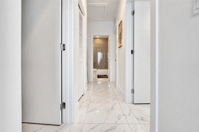 Building Photo - 1371 N Ocean Blvd