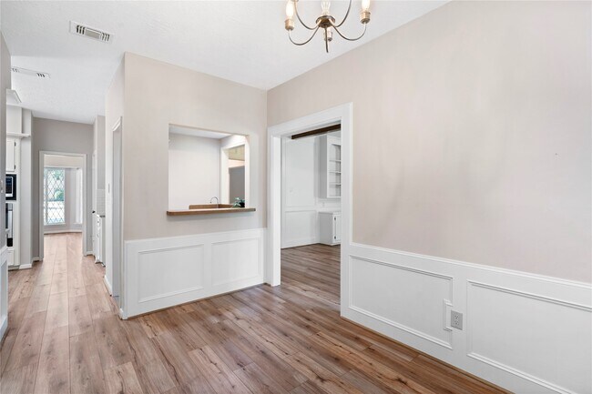 Building Photo - 5402 Summerfield Ln