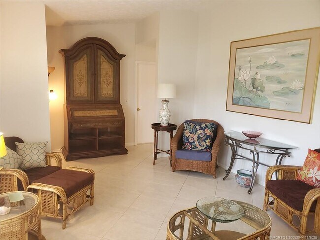 Building Photo - 590 NE Lima Vias