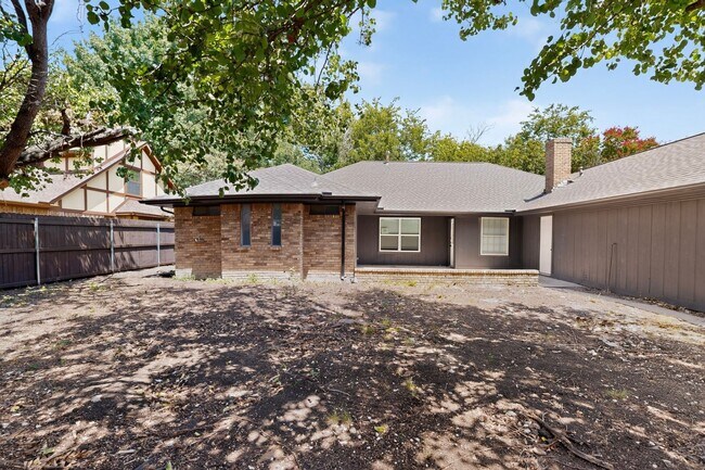 Building Photo - 2308 Chamberlain Dr