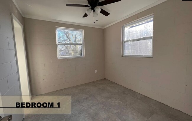 Building Photo - 2 Bedroom, 1 Bathroom - March 7th!