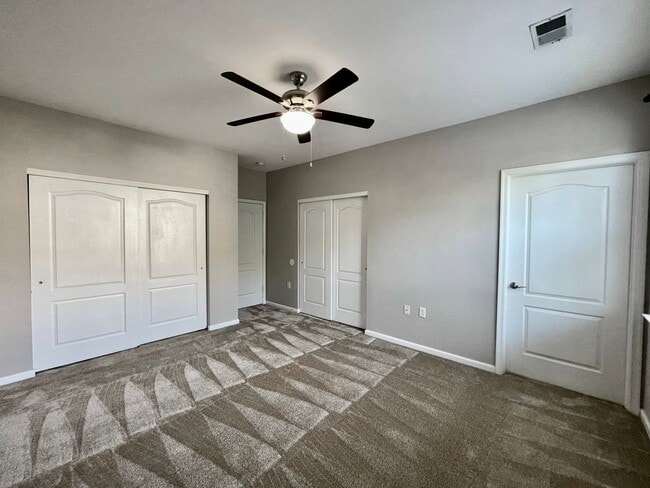 Building Photo - 2 Bedroom Condo w/Open Floor-Plan & Stainless Steel Appliances! Some Utilities Included!