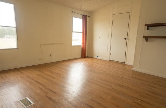 Building Photo - 1000 Co Rd 201